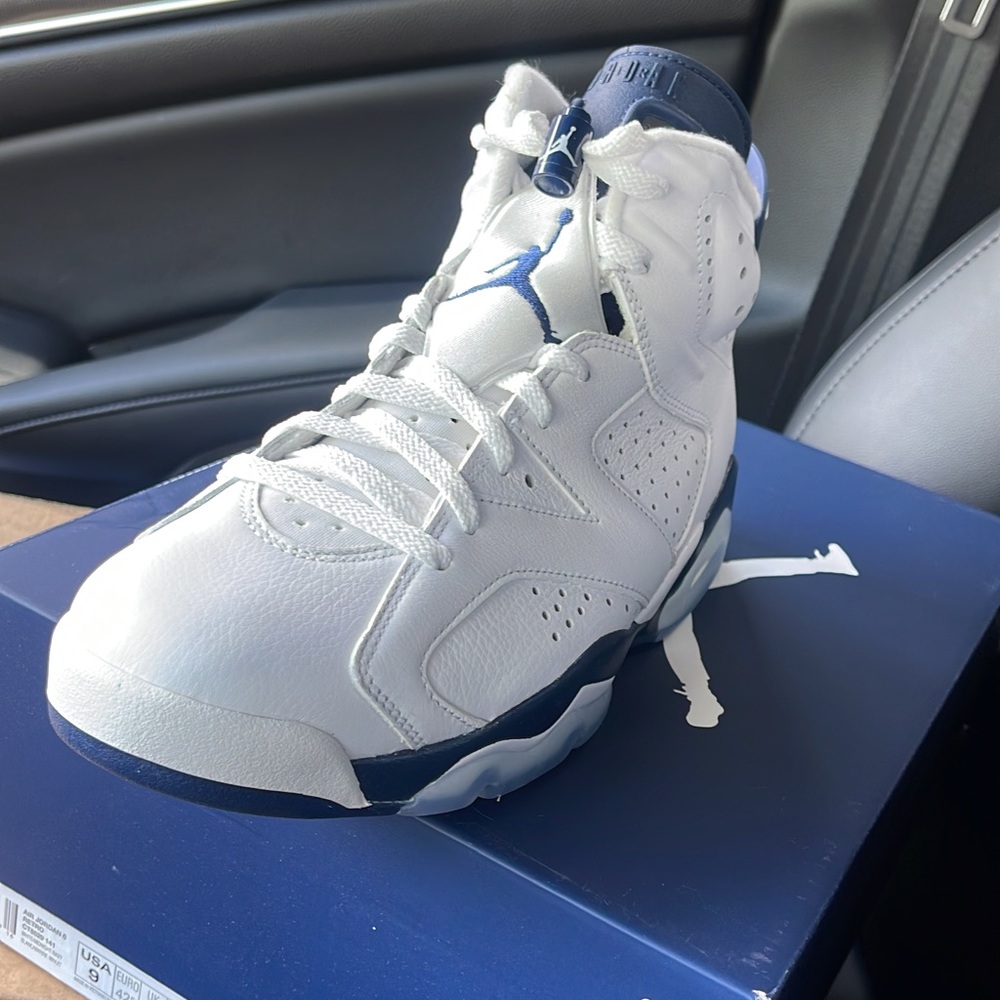 Jordan 6 Midnight Navy (Size 9)